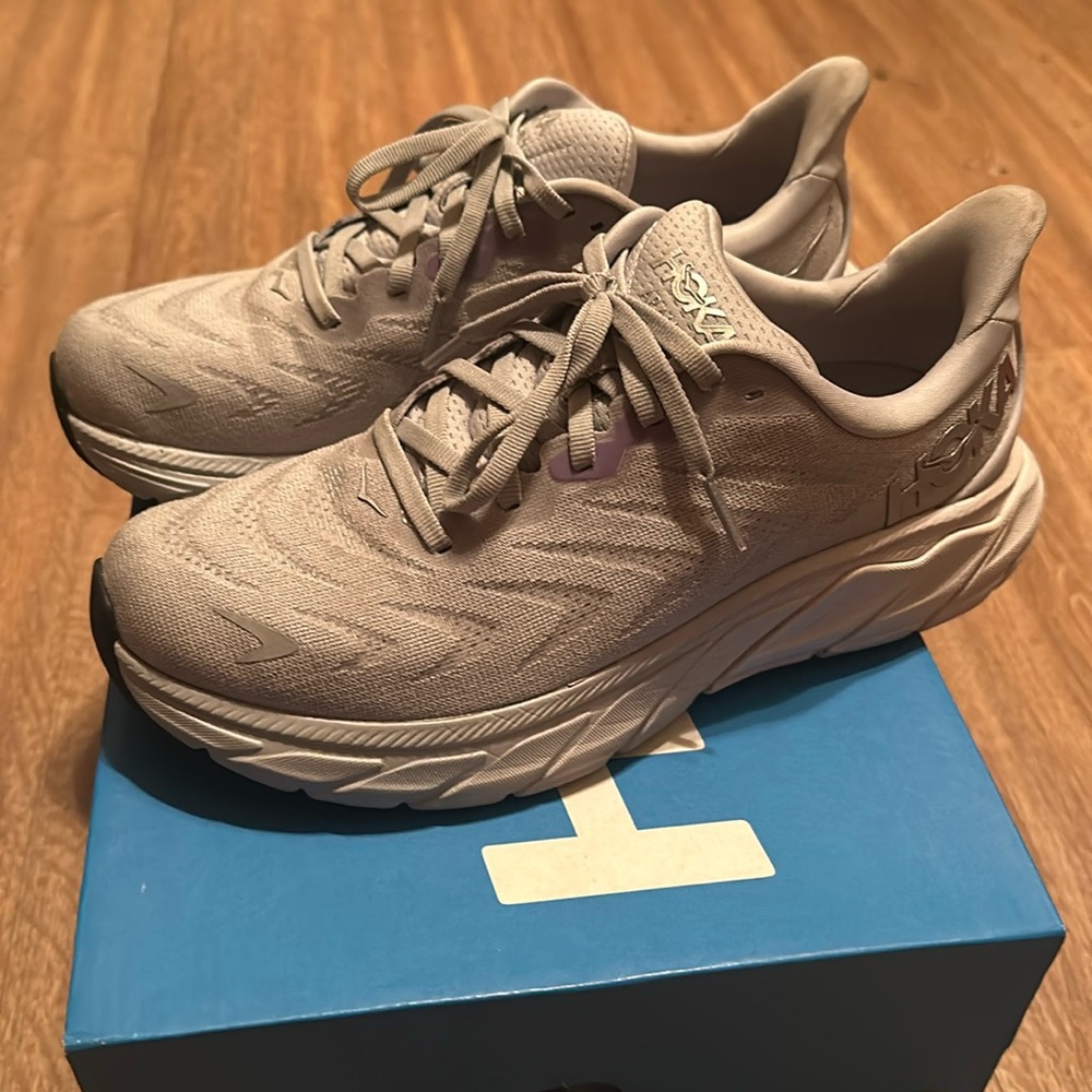 Hoka Arahi 6